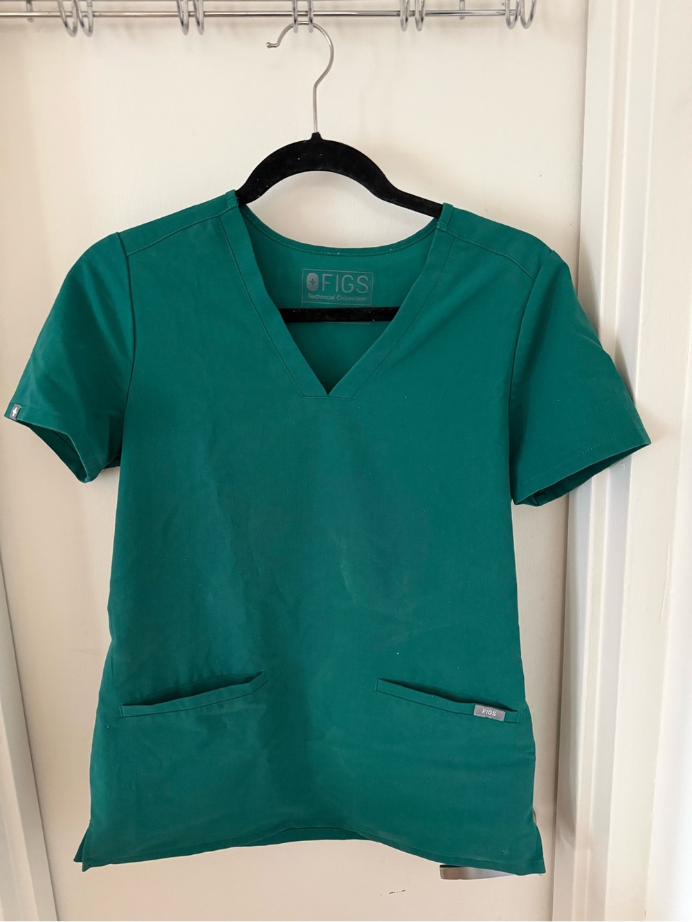 FIGS Women's Casma Scrub Top